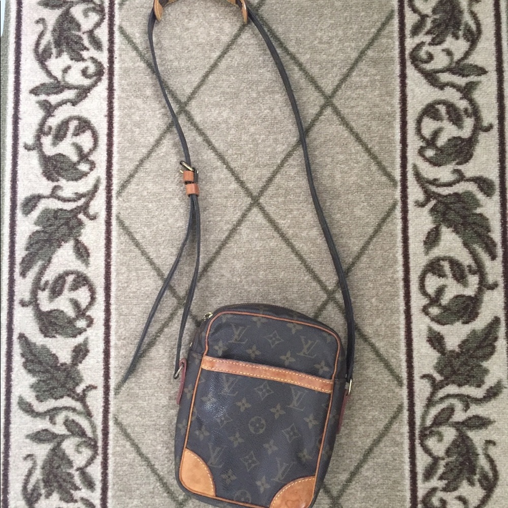 💯 Authentic Louis Vuitton Danube Crossbody